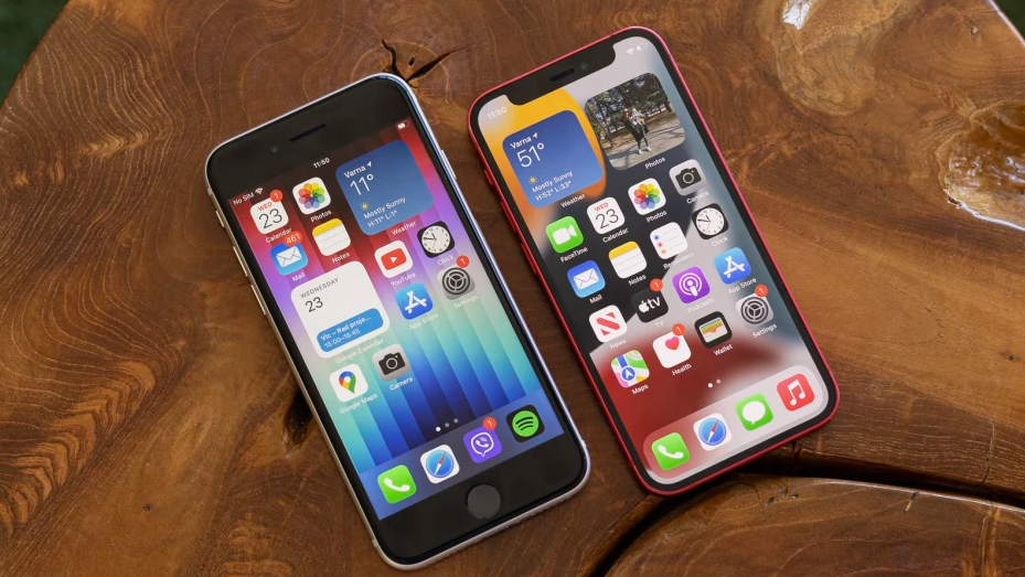 iPhone SE 3 và iPhone 13 Mini.