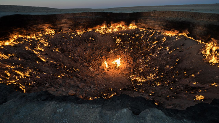 Hố khí Darvaza, Turkmenistan: Được người dân địa phương mệnh danh là “Cánh cửa địa ngục”, hiện tượng này xuất hiện&nbsp;cách đây chưa đầy nửa thế kỷ.
