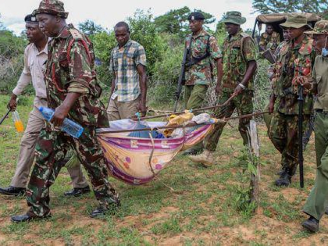 Kinh hoàng hàng chục ngôi mộ trong vườn nhà mục sư ở Kenya