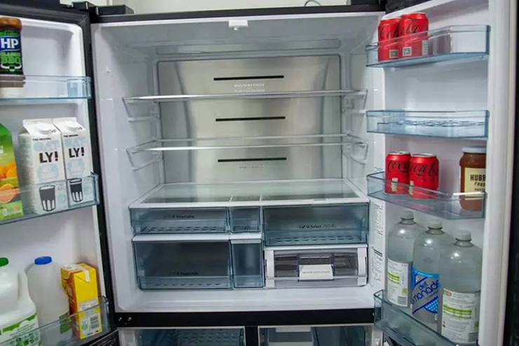 Tủ lạnh rất cần thiết để giữ mọi thứ bên trong luôn tươi mới.