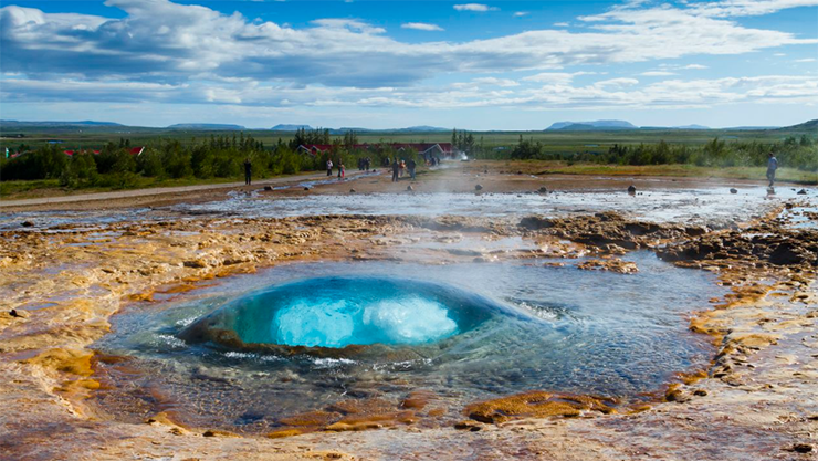 Cánh đồng địa nhiệt Haukadalur, Iceland: Nằm cách Reykjavik 60km về phía đông, người ta cho rằng các cánh đồng địa nhiệt ở đây có từ năm 1294.


