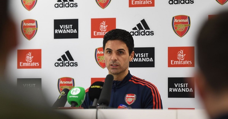 HLV Arteta phát biểu trong cuộc họp báo trước trận Arsenal làm khách của Man City