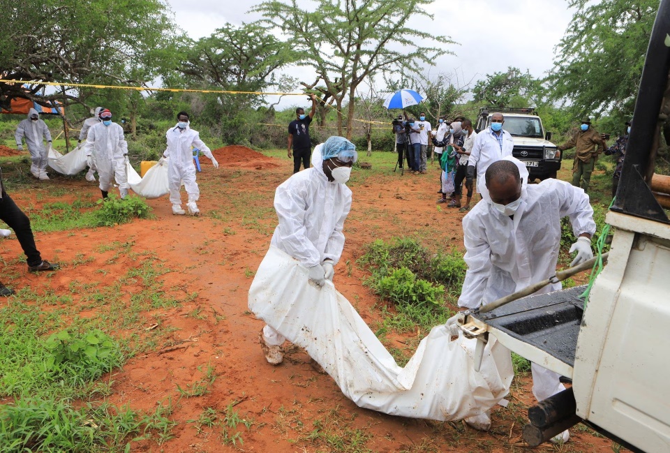 Giới chức Kenya phát hiện thêm nhiều thi thể từ rừng Shakahola (ảnh: Reuters)