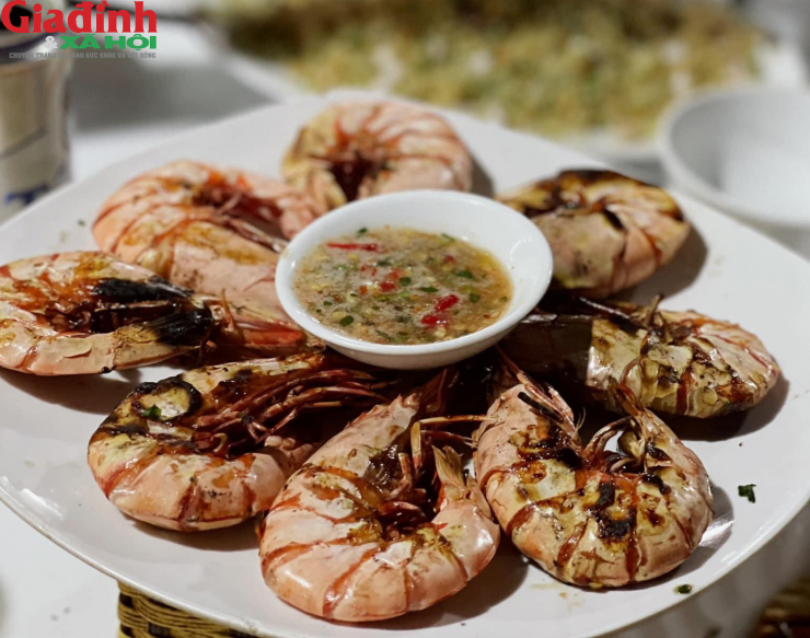 Hải sản ở Hải Phòng rất đa dạng, chính vì vậy, bạn hãy kết hợp gọi nhiều món ăn chế biến khác nhau để thưởng thức được nhiều món hải sản ngon nhé.