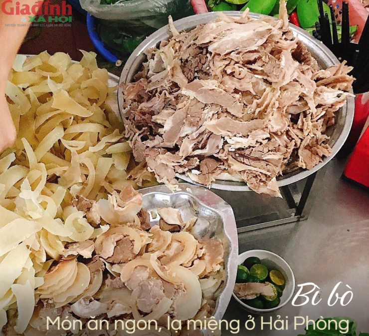 Món ăn bì bò chủ yếu bán tại các sạp chợ ở thành phố.