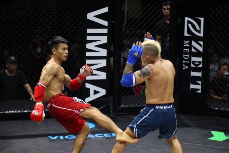 Liên đoàn MMA Việt Nam không thể can thiệp vào kết quả trận đấu, sẽ tổ chức trận đấu lại giữa Ngọc Lượng (bên trái) và Robson (phải)