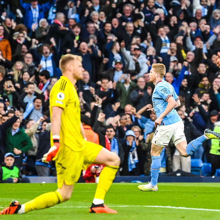 Kevin De Bruyne lập một cú đúp bàn thắng cùng một pha kiến tạo giúp Man City vùi dập Arsenal 4-1