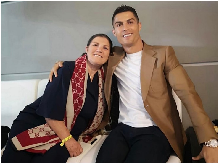 Bà&nbsp;Dolores đã phải đấu tranh rất nhiều để sinh ra và nuôi dưỡng CR7.