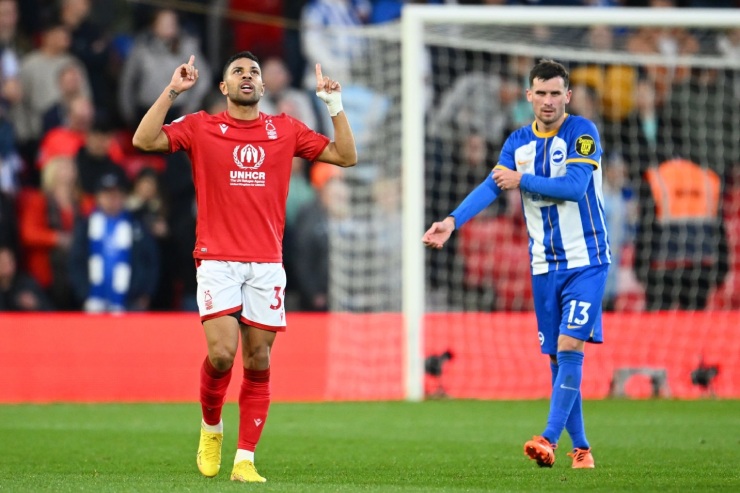 Thắng sốc Brighton, Nottingham Forest thắp sáng cơ hội trụ hạng