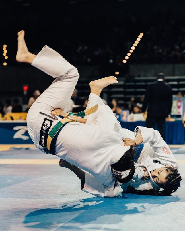 Mỹ nữ lập kỷ lục giành đai đen Jiu Jitsu sẽ cầm cờ Campuchia ở SEA Games 32 là ai? - 2