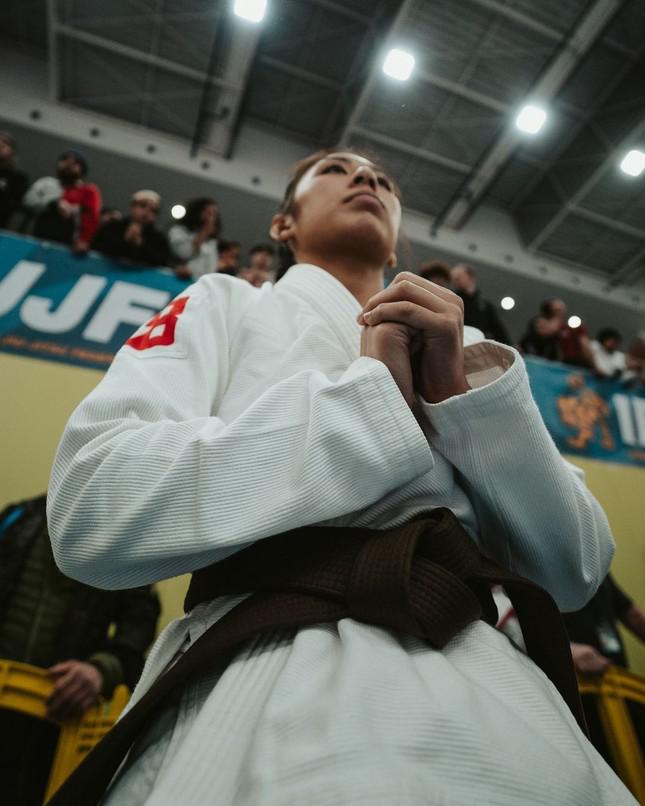 Mỹ nữ lập kỷ lục giành đai đen Jiu Jitsu sẽ cầm cờ Campuchia ở SEA Games 32 là ai? - 3