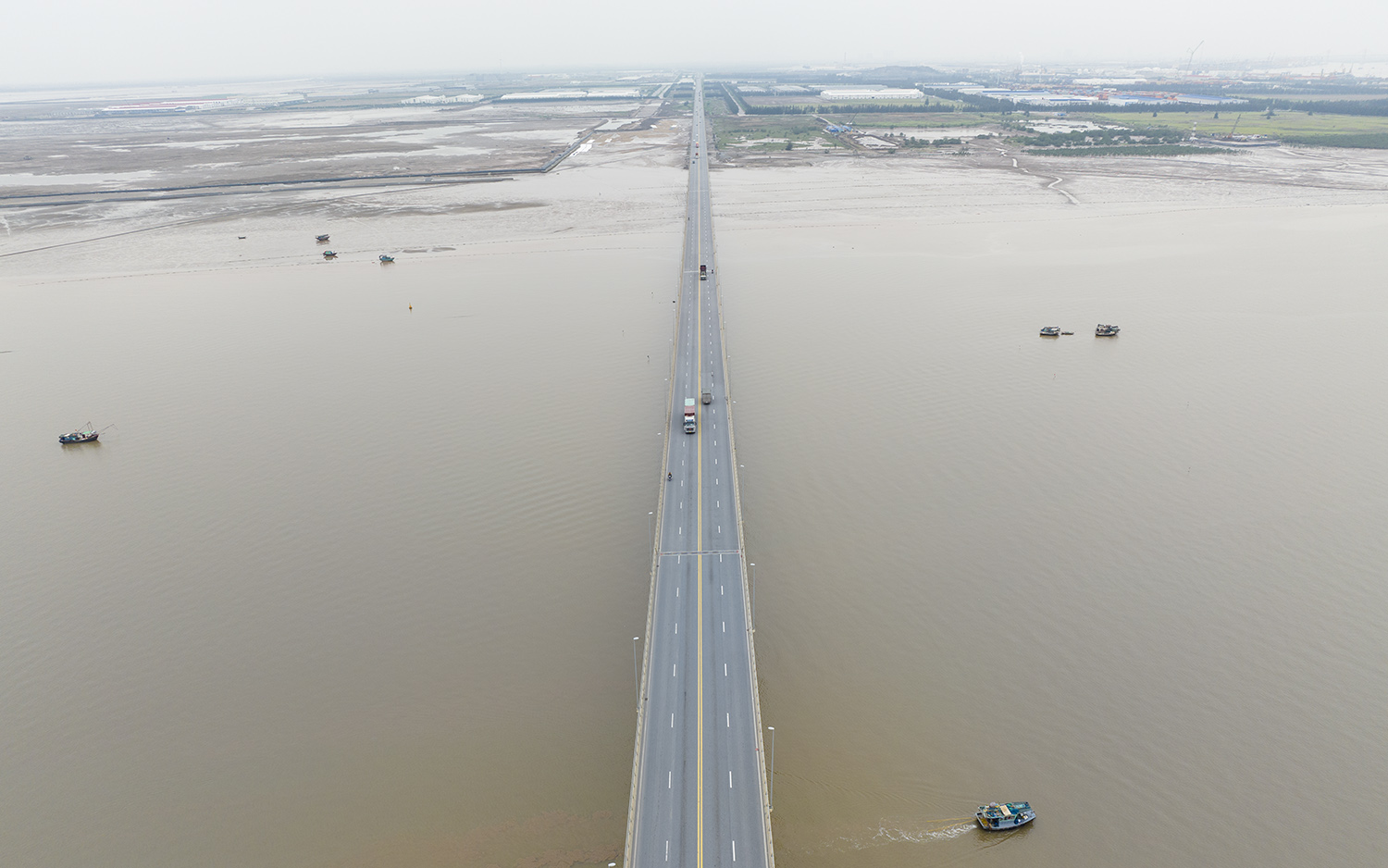 Cầu vượt biển dài nhất Việt Nam nhìn từ trên cao - 4