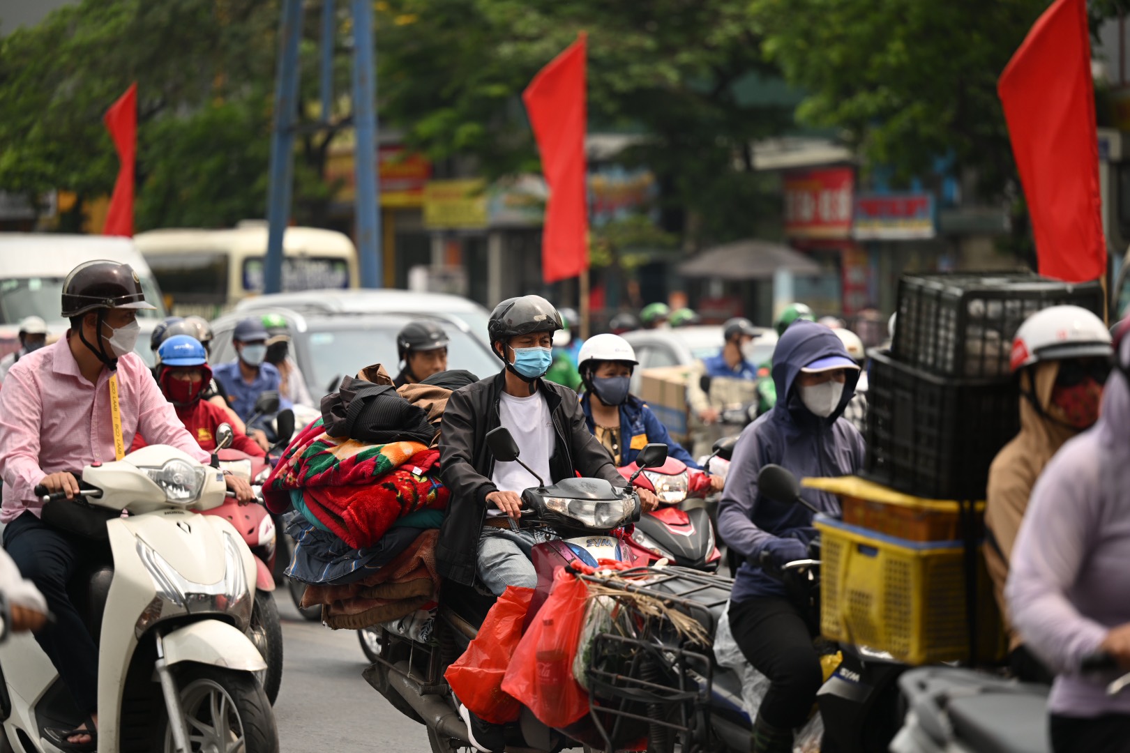 Người dân ùn ùn đi nghỉ lễ, cao tốc mới Mai Sơn - Quốc lộ 45 ùn tắc ở lối ra - 8