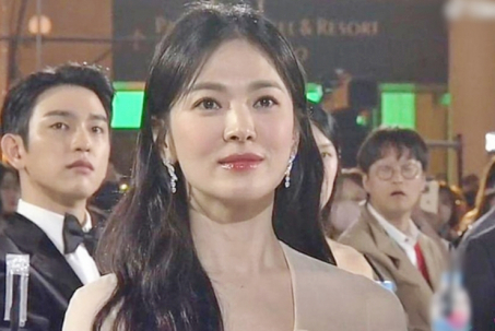 Song Hye Kyo gây sốt khi mặt đẹp, mặt xinh như nữ thần, lên top 1 tìm kiếm