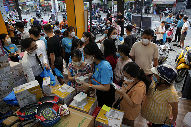 Người tiêu dùng hào hứng mua hàng “Giá Rẻ Quá” chỉ 10k tại Thế Giới Di Động và Điện Máy Xanh - 8