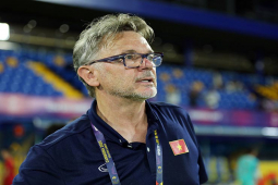 Cận cảnh ”phù thuỷ” Troussier và màn ra mắt SEA Games ”toát mồ hôi” với U22 Việt Nam