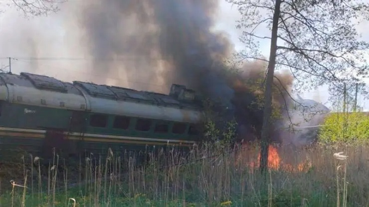 Đoàn tàu chở hàng của Nga trật đường ray và bốc cháy ở vùng Bryansk, giáp biên giới Ukraine.