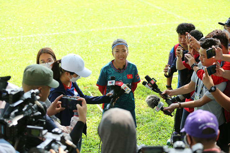 Tiền đạo Huỳnh Như muốn trở thành Vua phá lưới tại SEA Games 32 - 1