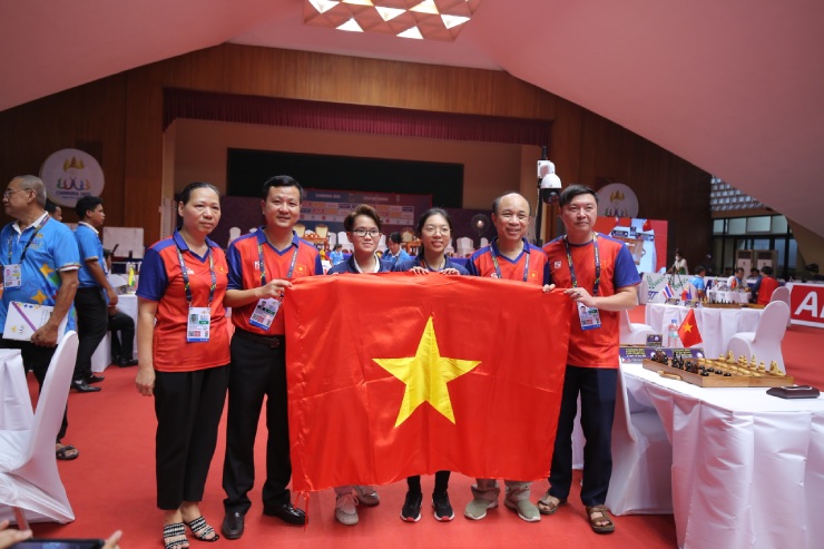 2 nữ kỳ thủ Việt Nam ngây ngất khi thắng Philippines lấy HCV SEA Games 32 - 9