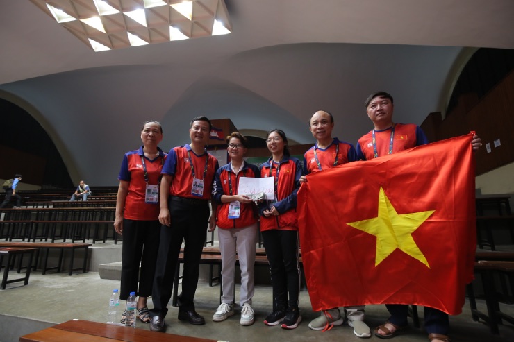 2 nữ kỳ thủ Việt Nam ngây ngất khi thắng Philippines lấy HCV SEA Games 32 - 8
