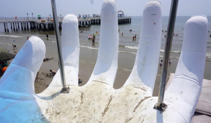 5 bàn tay khổng lồ ở biển Hải Tiến vẫn gây thất vọng - 10