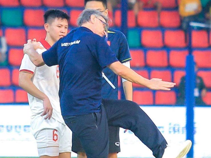 Hi hữu bóng đá SEA Games: 6 bàn đá phản ở 3 trận, có lỗi hậu vệ U22 Việt Nam - 1