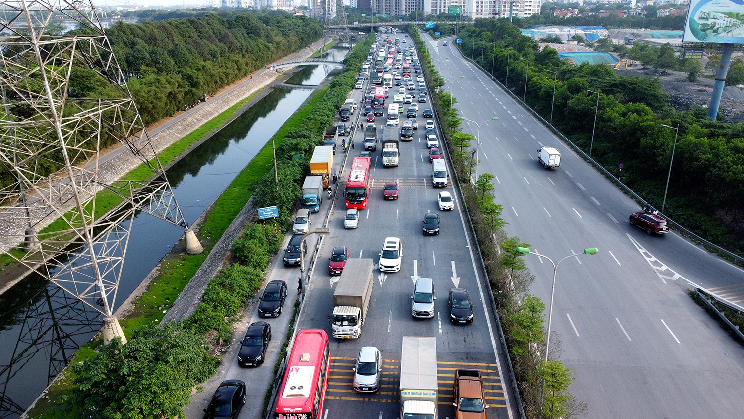 Tình hình giao thông tại Hà Nội trong ngày cuối của kỳ nghỉ lễ - 5