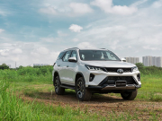 Tin tức ô tô - Giá xe Toyota Fortuner niêm yết và lăn bánh tháng 5/2023