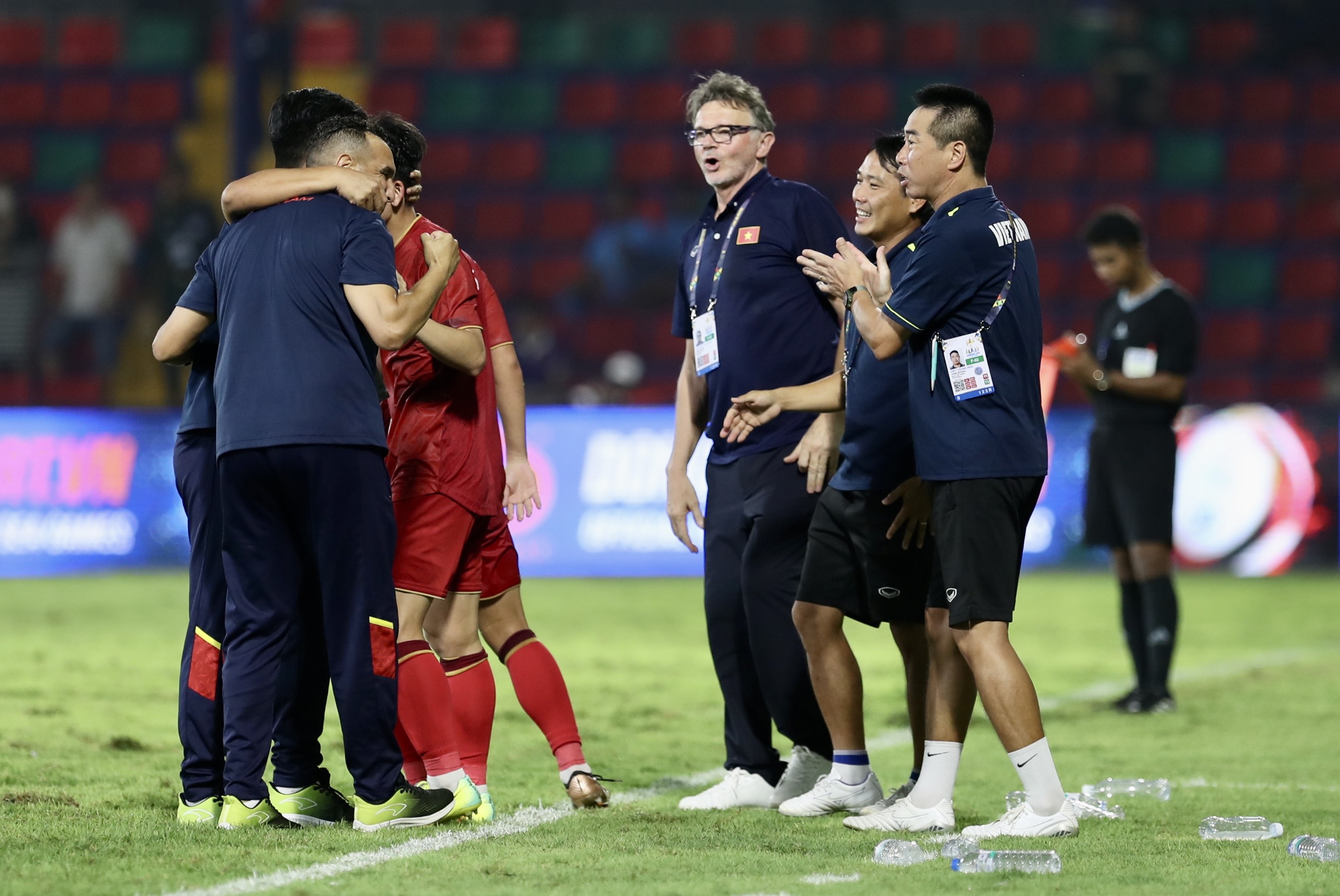 U22 Việt Nam & SEA Games 32: Sứ mệnh cam go, chờ tài “Phù thủy trắng” - 16