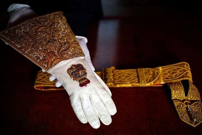 Vua Charles mặc trang phục 200 năm tuổi trong lễ đăng cơ - 1