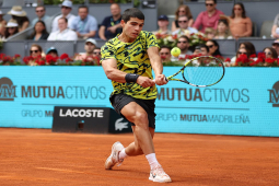 Madrid Open ngày 10: Coric nhàn nhã giành vé, số 1 Swiatek vào bán kết