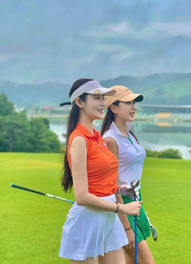 Chị em mặc gì khi đi chơi golf để tránh &#34;lạc điệu&#34;? - 5