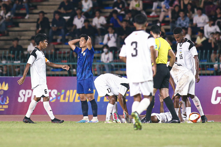 Video bóng đá U22 Timor Leste - U22 Philippines: Cú sốc sớm đến, thẻ đỏ tai hại (SEA Games 32) (H1) - 2