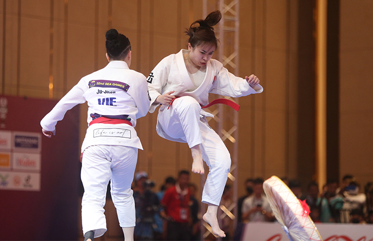 Độc lạ môn võ Jujitsu SEA Games 32: Võ sĩ mang chảo, nón quai thao lên sàn đấu - 4