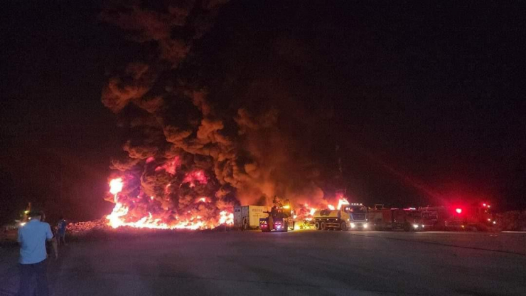 Cháy lớn thiêu rụi hàng triệu tấm phao xốp ở Vân Đồn - 4