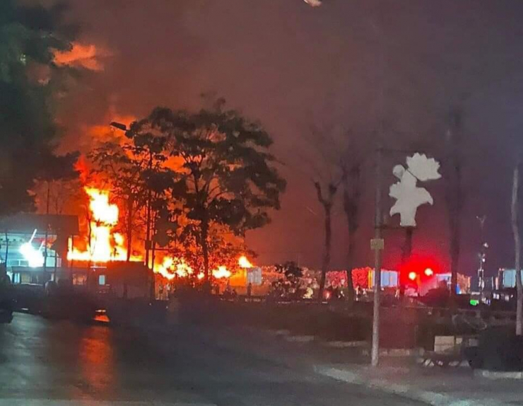 Cháy lớn thiêu rụi hàng triệu tấm phao xốp ở Vân Đồn - 5