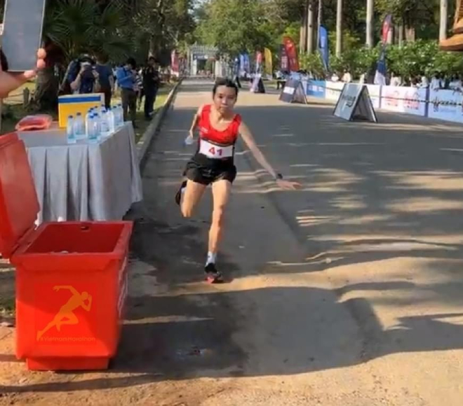 Trực tiếp SEA Games 32 đoàn Việt Nam ngày 6/5: Nguyên Thanh giành huy chương đồng marathon nam - 2