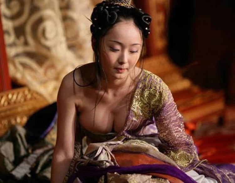 Chiếc áo “Võ Tắc Thiên” mặc khi đi tu trong phim cổ trang bị phản đối vì quá mỏng manh - 6