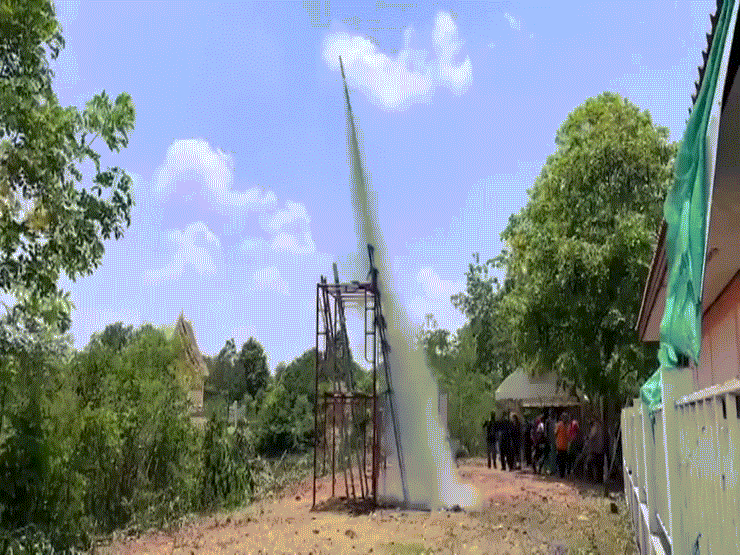 Video: Lễ hội phóng tên lửa tự chế lên trời ở Thái Lan