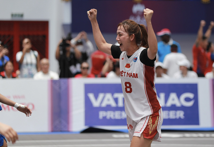ĐT bóng rổ nữ Việt Nam giành HCV SEA Games: Bật tung cảm xúc, nước mắt hạnh phúc - 7