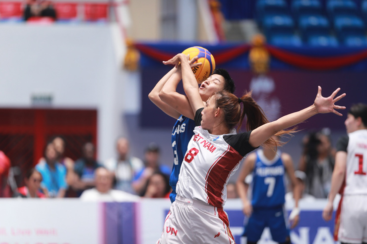 ĐT bóng rổ nữ Việt Nam giành HCV SEA Games: Bật tung cảm xúc, nước mắt hạnh phúc - 2