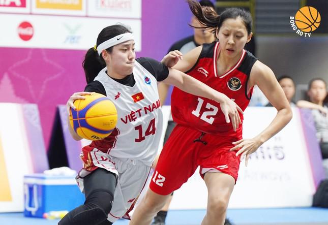 NHM bùng nổ khi tuyển bóng rổ Việt Nam thắng ngược, ghi tên vào chung kết SEA Games 32 - 1
