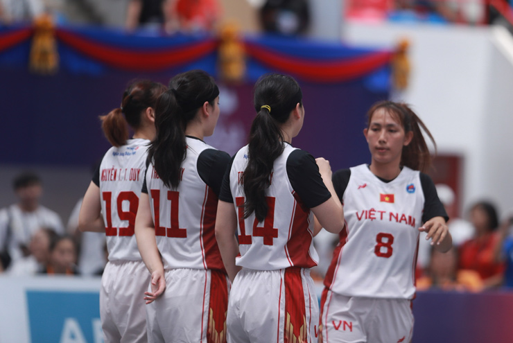 ĐT bóng rổ nữ Việt Nam giành HCV SEA Games: Bật tung cảm xúc, nước mắt hạnh phúc - 1