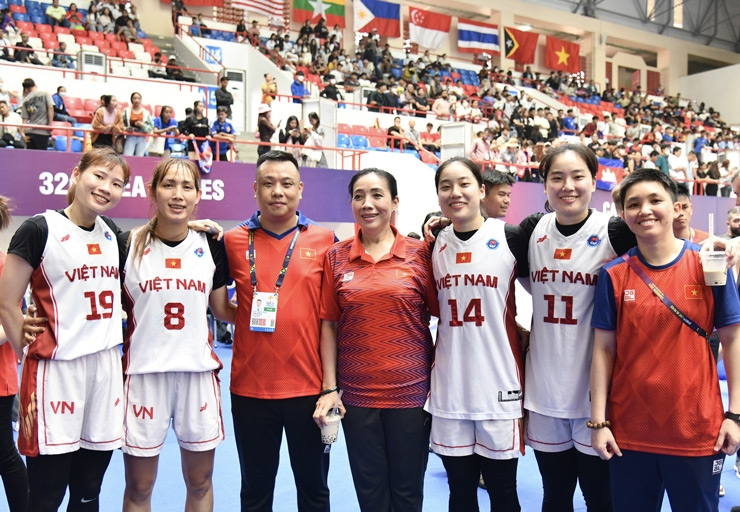 ĐT bóng rổ nữ Việt Nam giành HCV SEA Games: Bật tung cảm xúc, nước mắt hạnh phúc - 13