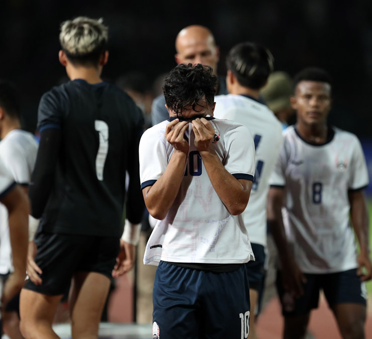 Cầu thủ U22 Campuchia khóc như mưa sau trận thua U22 Myanmar - 7