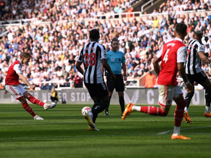 Video bóng đá Newcastle - Arsenal: Dấu ấn đội trưởng, bàn đá phản định đoạt (Ngoại hạng Anh) - 1