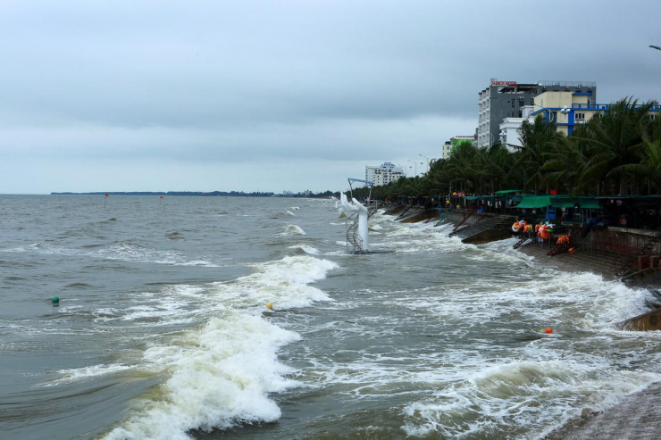 Sẽ hoàn thành 5 bàn tay khổng lồ chới với bên bờ biển Hải Tiến - 9