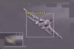 Công bố video tiêm kích Su-35 Nga mang vũ khí áp sát chiến đấu cơ Mỹ ở Syria