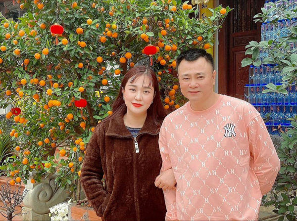 8 năm hôn nhân của NSND Tự Long và vợ giảng viên trẻ đẹp: Con cái 'nếp tẻ' đủ đầy, gia đình sung túc - 4