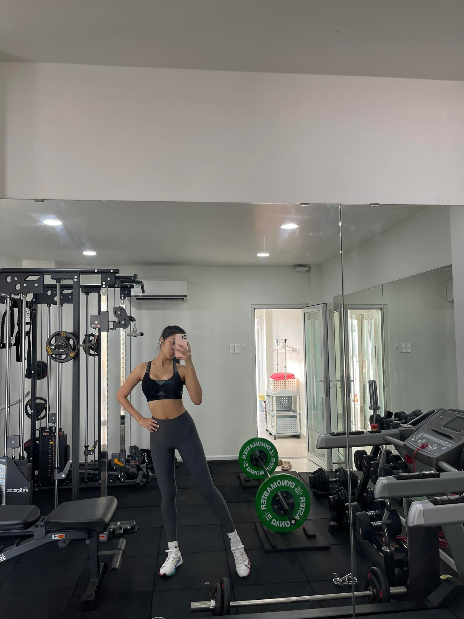 Chồng tậu nguyên phòng gym về nhà cho&nbsp;Karen Nguyễn tập luyện